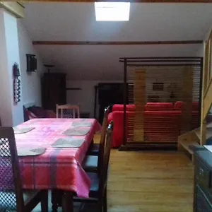 En Loft 50m2 Dans Maison Avec En Mezzanine Et Canapes Lits Dans Salon , Saint-Pierre-de-Chartreuse France